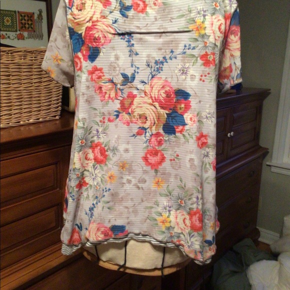 Pretty XL Sundance top that flows beautifully on your body. - Picture 3 of 5